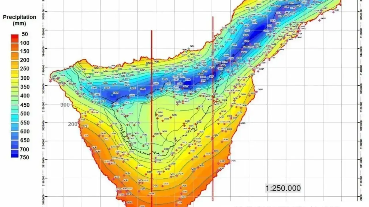 Mapa opadów na Teneryfie, pokazująca gdzie leży teneryfa i jak rozkłada się wilgotność.
