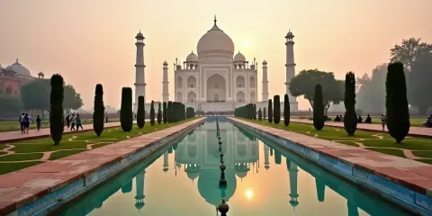 Taj Mahal, jedno z najsłynniejszych budowli świata, odbija się w spokojnej wodzie.
