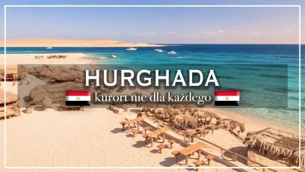 Hurghada, Egipt. Temperatura w grudniu idealna na plażowanie. Piękna plaża, turkusowa woda, łodzie na morzu.